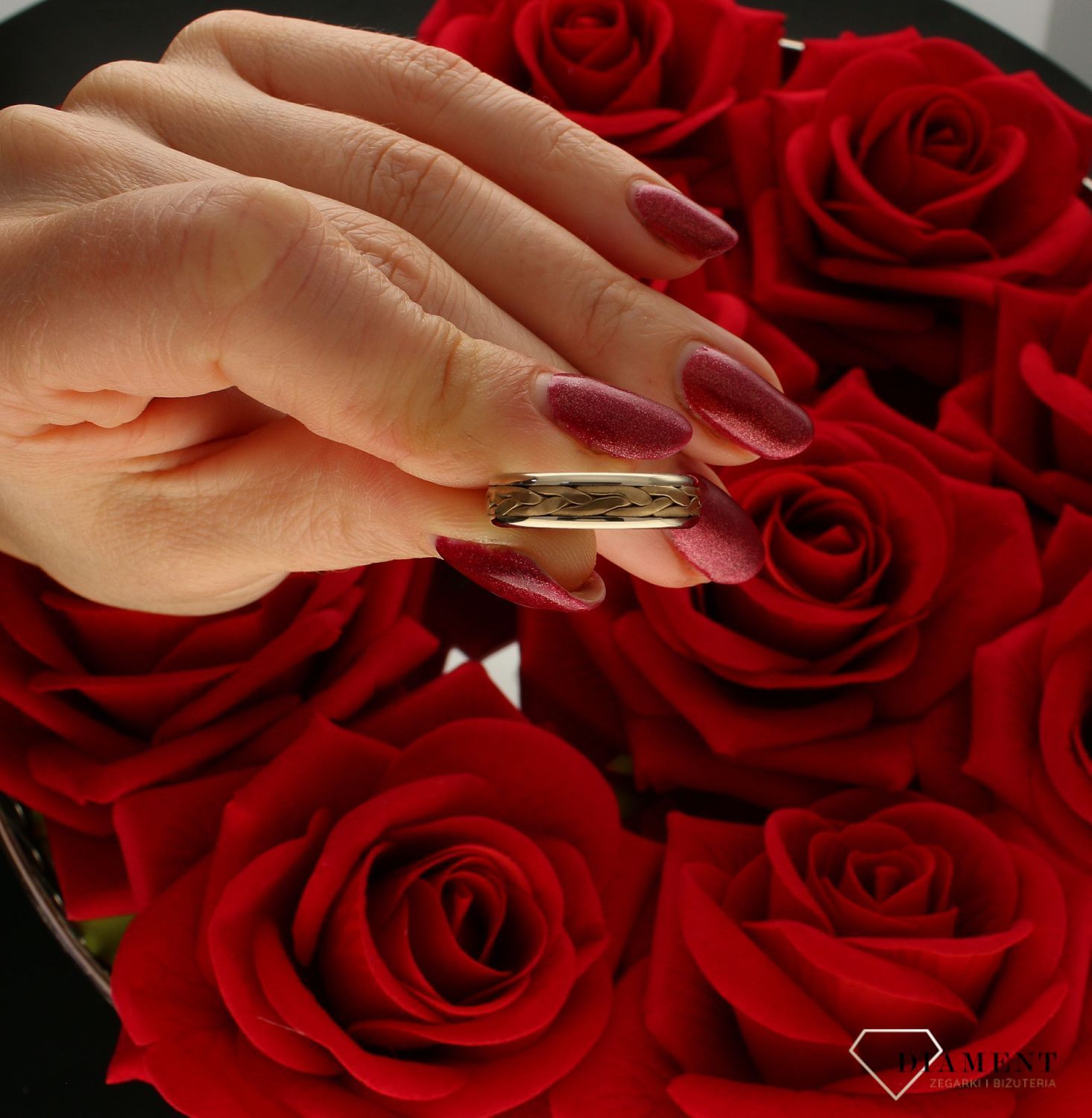 Złota obrączka damska 585 półokrągła 5 mm z warkoczem  Żółte i białe złoto.jpg